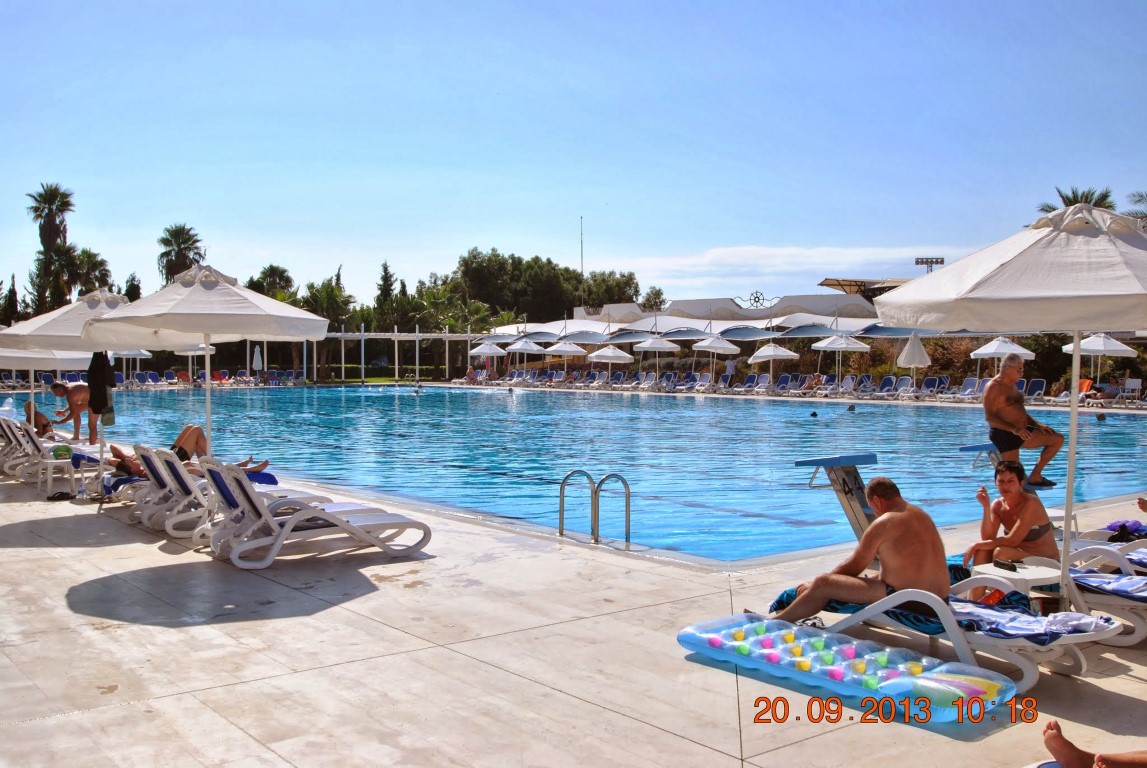 imagini hotel TITANIC LARA